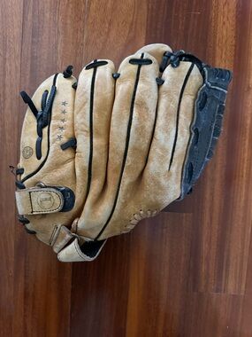 Louisville Slugger Leather  Baseball Glove with Black Accents - Boys/Youth